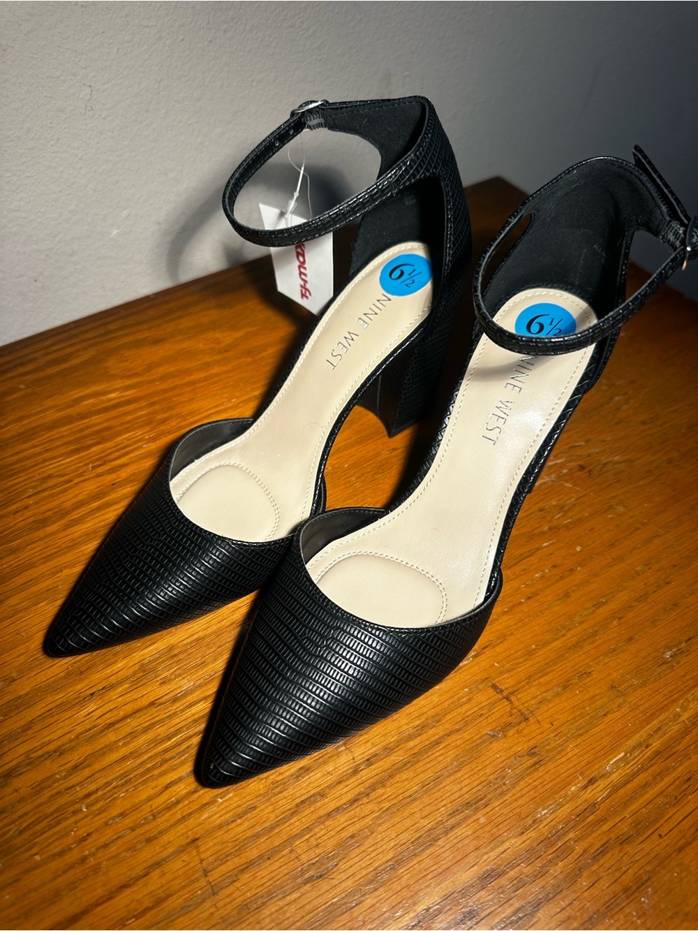 NWT Nine West Wms Sz 6 1/2M pointed toe Heels with ankle strap